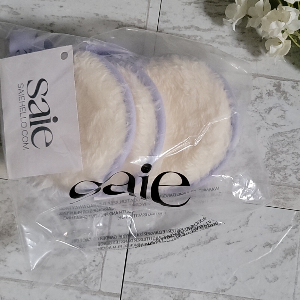 Saie make up applicators. Beauty rounds purple